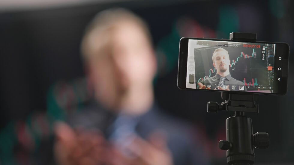 Finfluencer giving unregulated investment advice